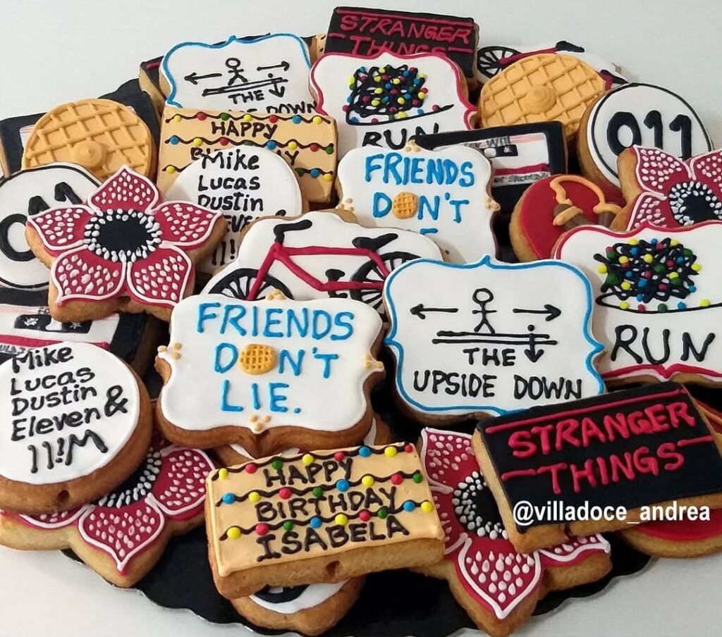 Biscoitos coloridos temáticos de Stranger Things