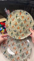 Pratos de vidro decorados com guardanapos de papel
