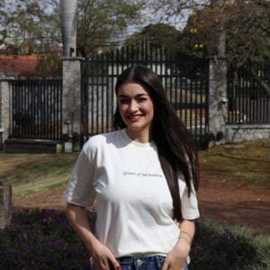 Fotografia da escritora Paola Aleksandra