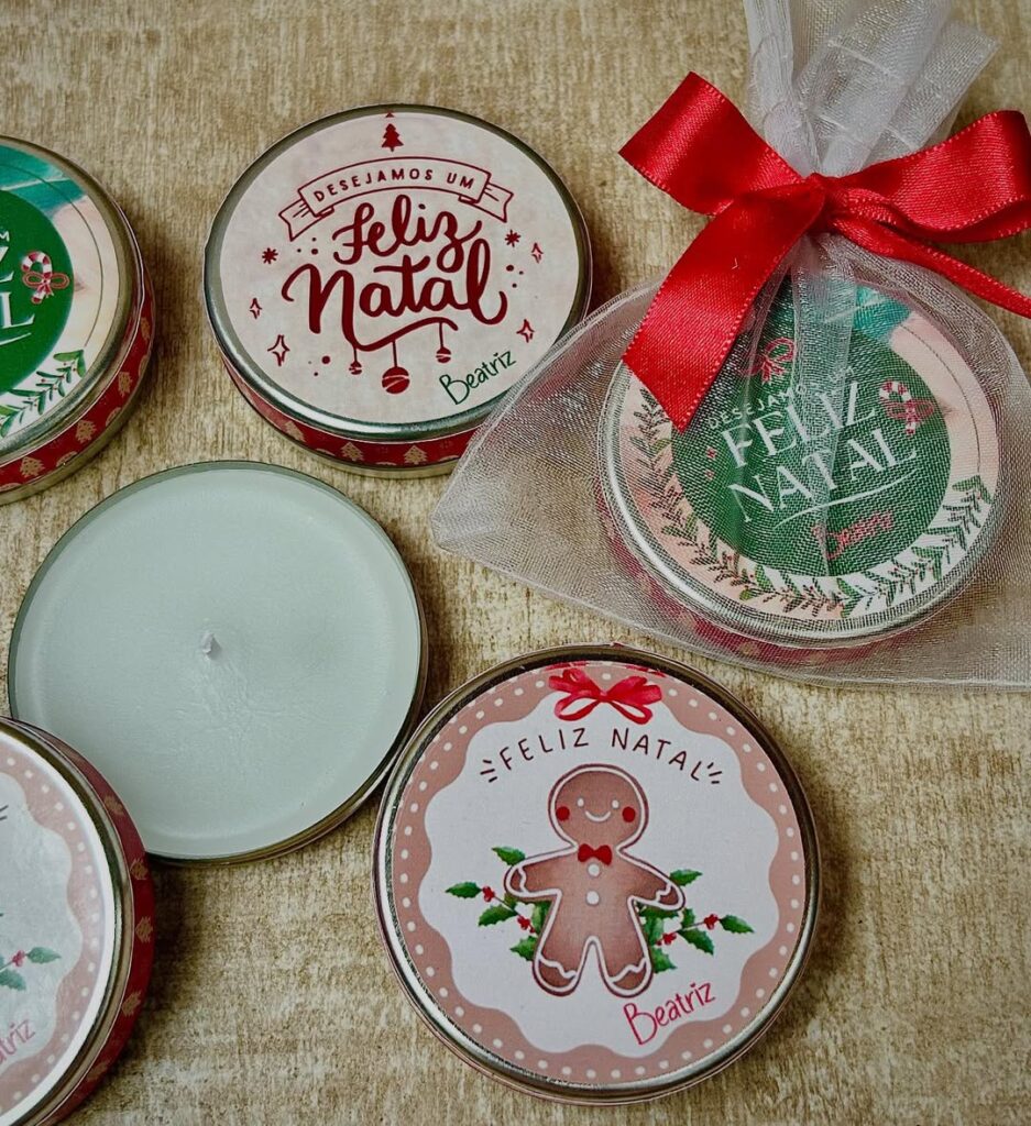 Latinhas decoradas de Natal com velas