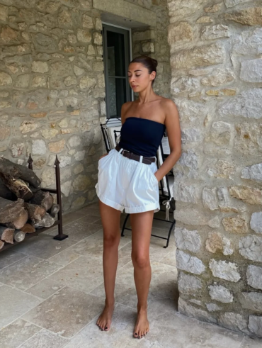 Look com blusa sem alça