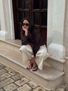 Look com chinelo e calça