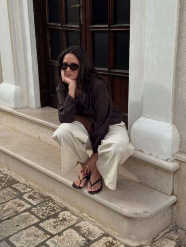 Look com chinelo e calça