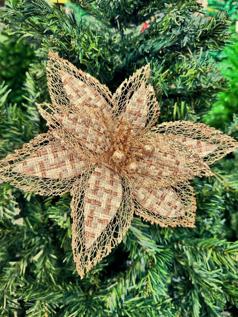 Flor dourada para decoração de Natal