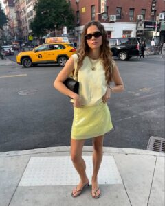 saia feminina amarela com paetês