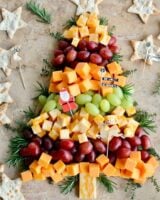 Pinheirinho com queijos e uvas verde e rosa