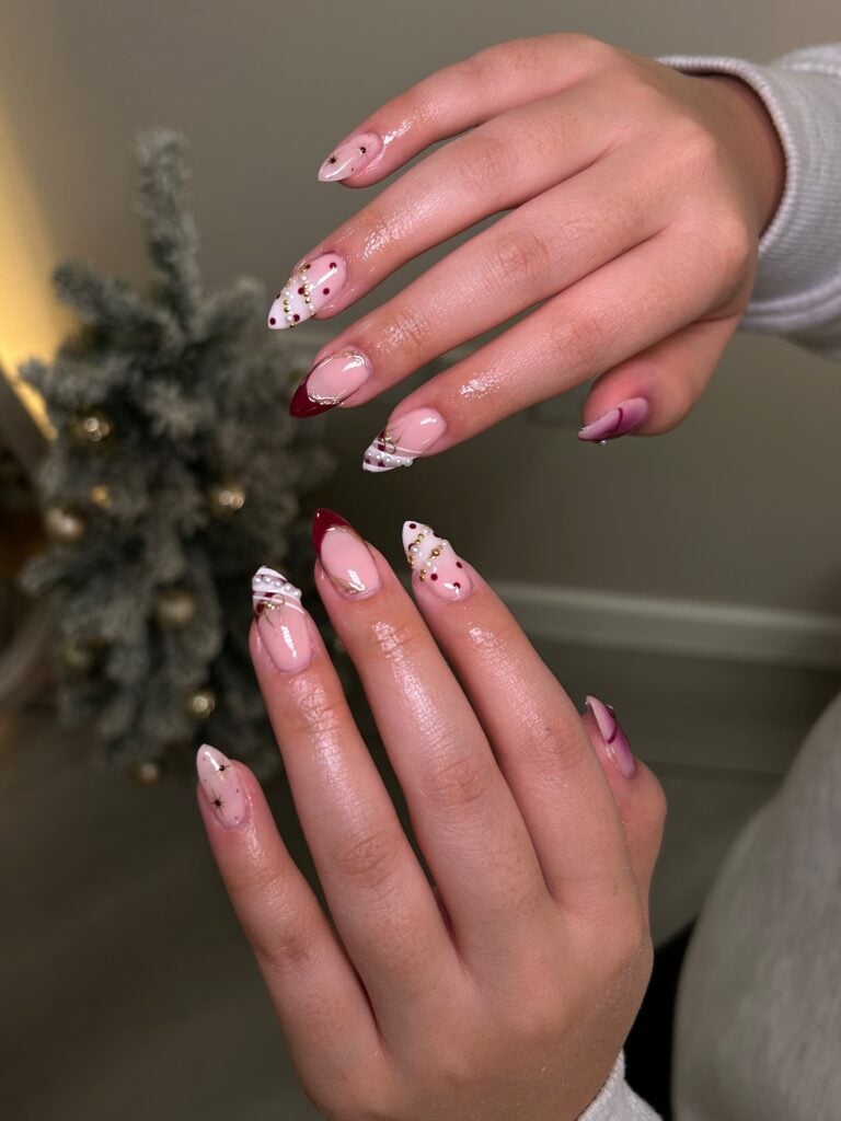 Unhas vermelhas para o Natal com poá