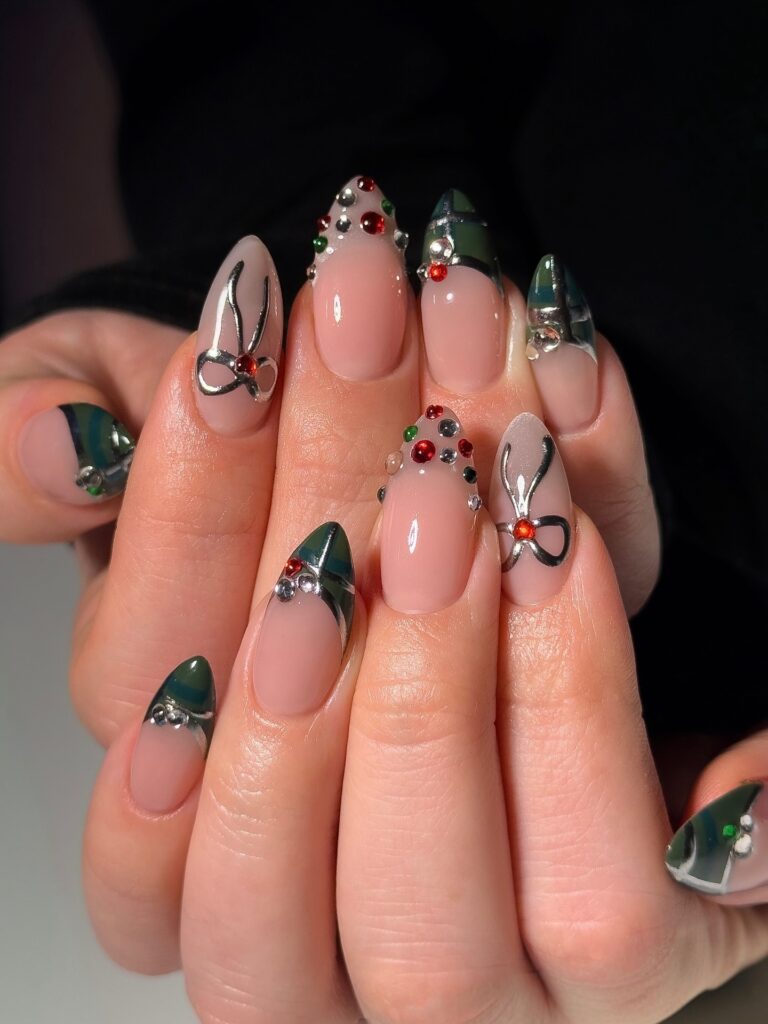 Unhas vermelhas para o Natal com poá