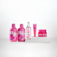 foto mostra os produtos da coleção panvel e lilica ripilica. Embalagens em diferentes tons de rosa e com imagem da personagem.