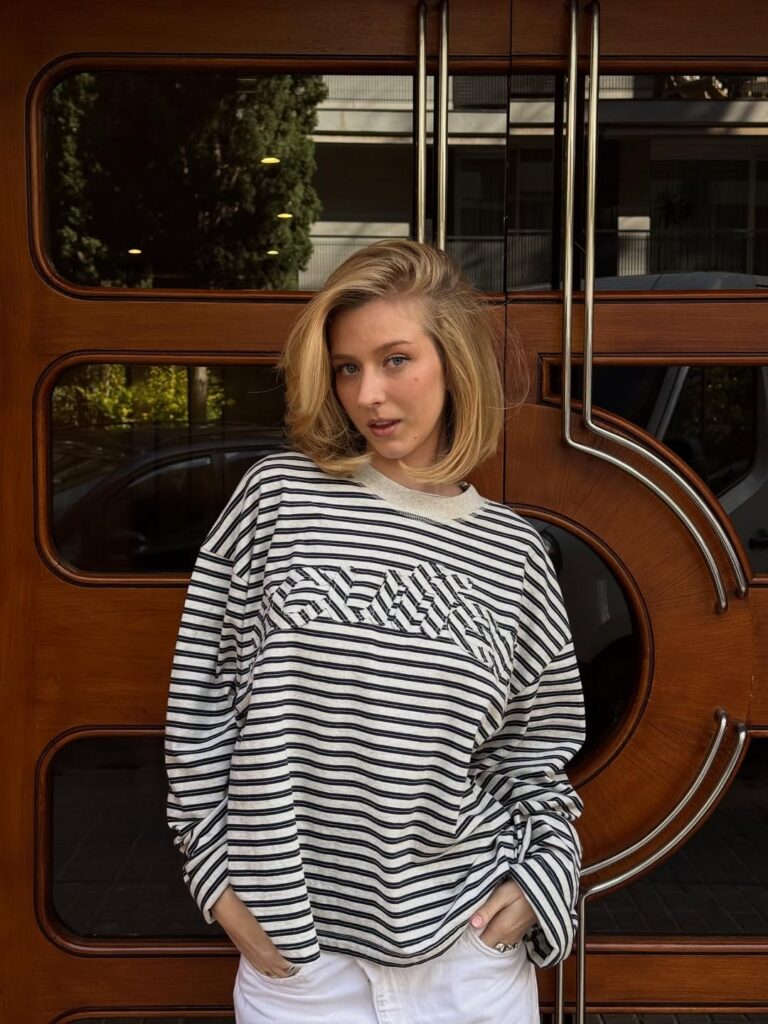 Mulher de pele clara com cabelo bob