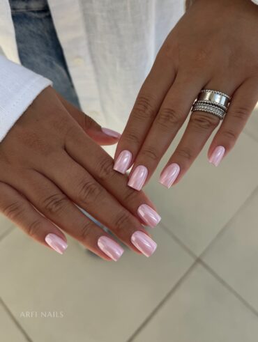 Unhas delicadas na cor rosa