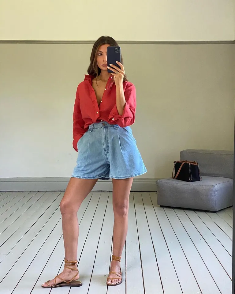 look com bermuda jeans e camisa