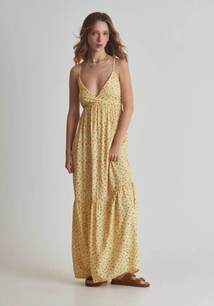 look amarelo com papete marrom