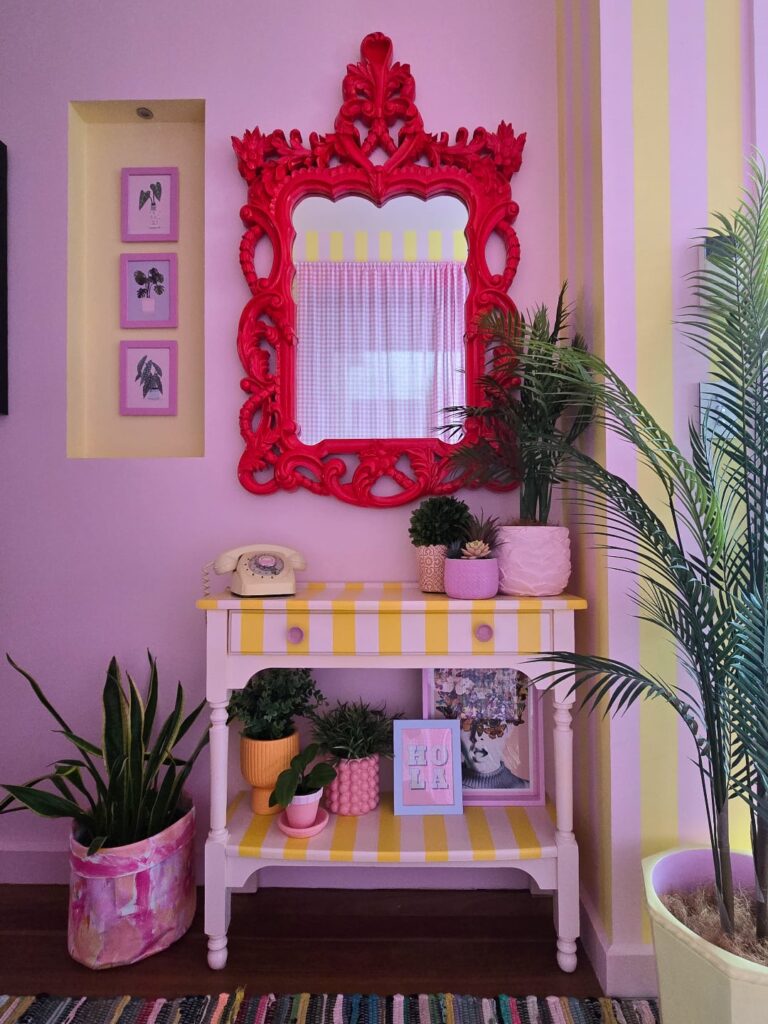 Hall de entrada com decoração fun