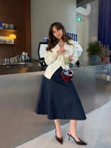 Look com saia midi jeans
