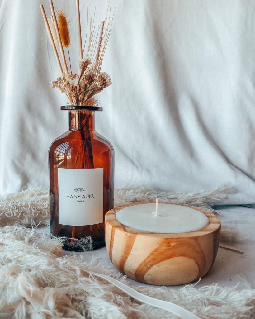 Vela e difusor de aromas para deixar o quarto mais aconchegante