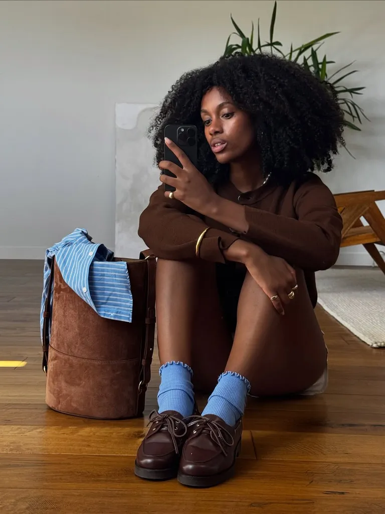 looks com mocassim marrom