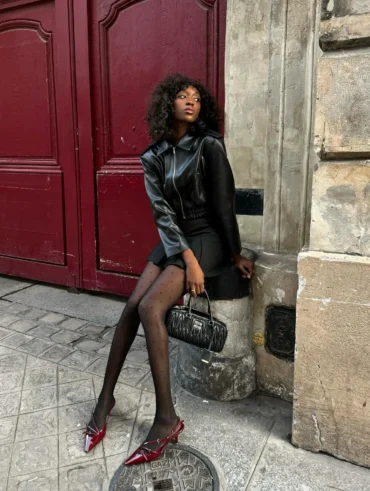 emmanuellek_ com look preto e meia-calça de poá