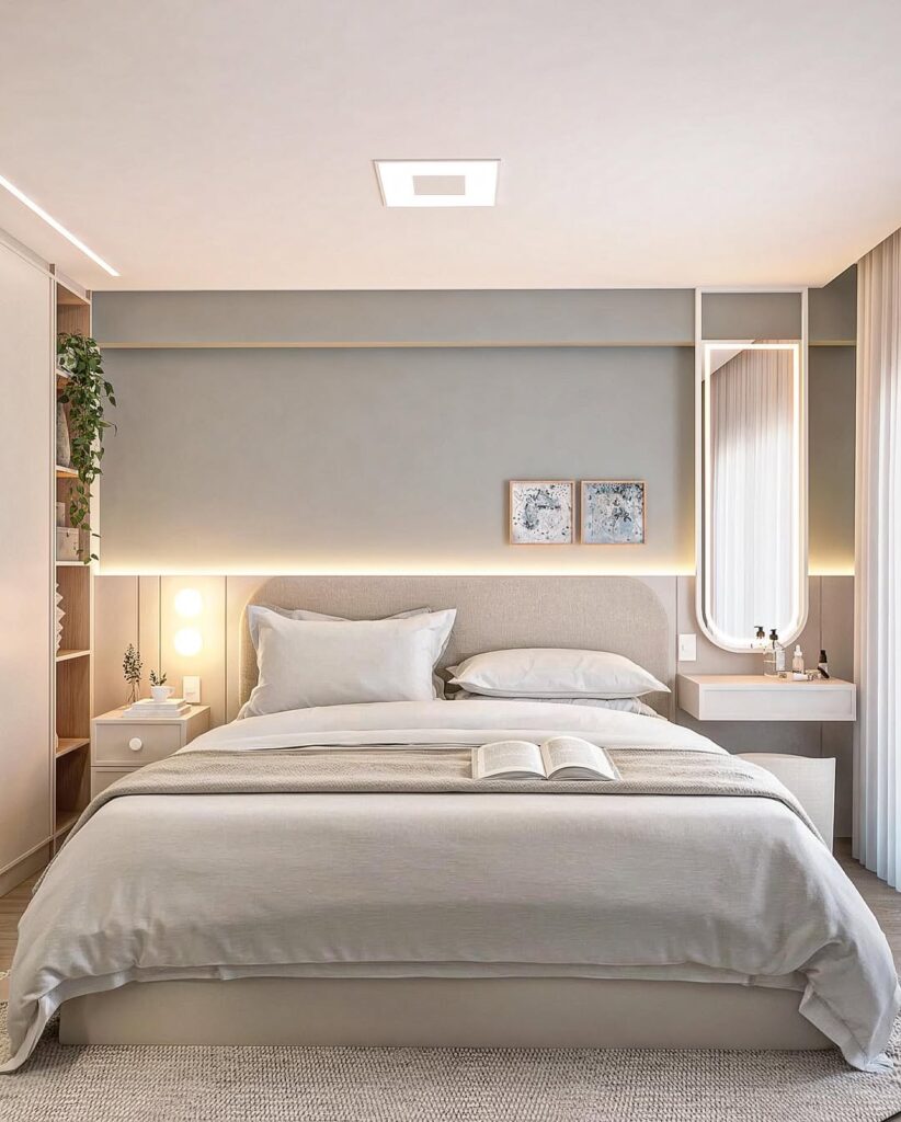 Quarto de casal em cores claras nas paredes, móveis e roupas de cama