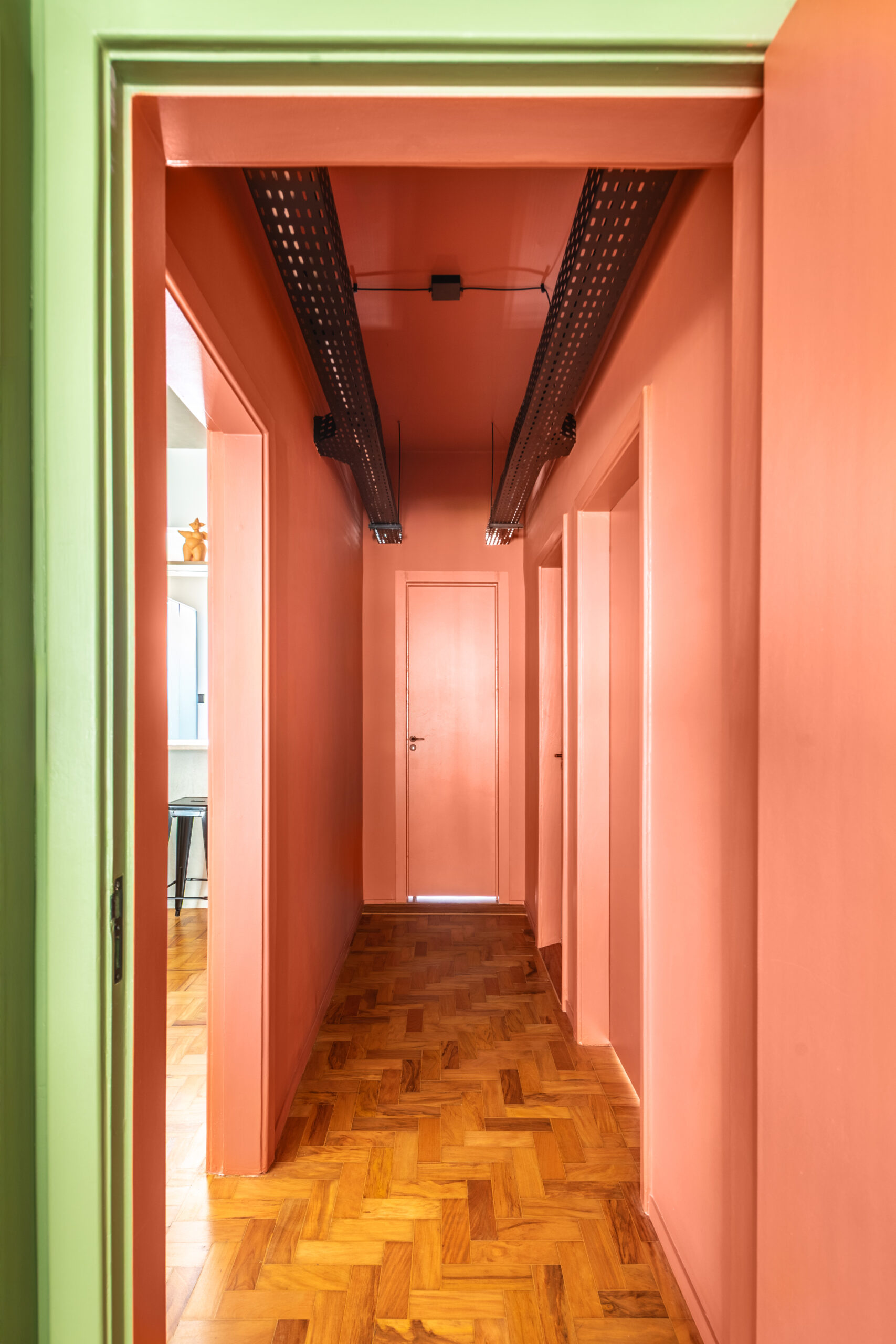 Corredor de casa colorido