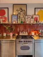 Cozinha com móvel em inox