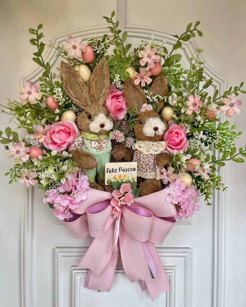 Guirlanda com coelhinhos, flores, rosas e laços