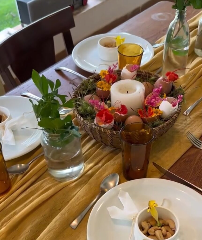 Mesa posta de Páscoa