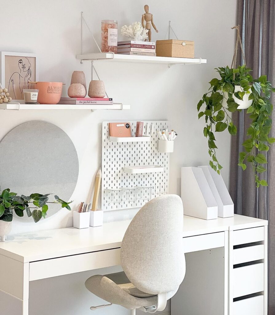 Ideia de pegboards no home office