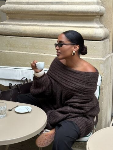 Look com blusa de tricot ombro a ombro marrom