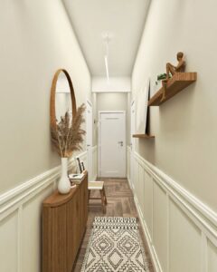 Corredor branco com aparador e prateleira de madeira, objetos decorativos e espelho redondo