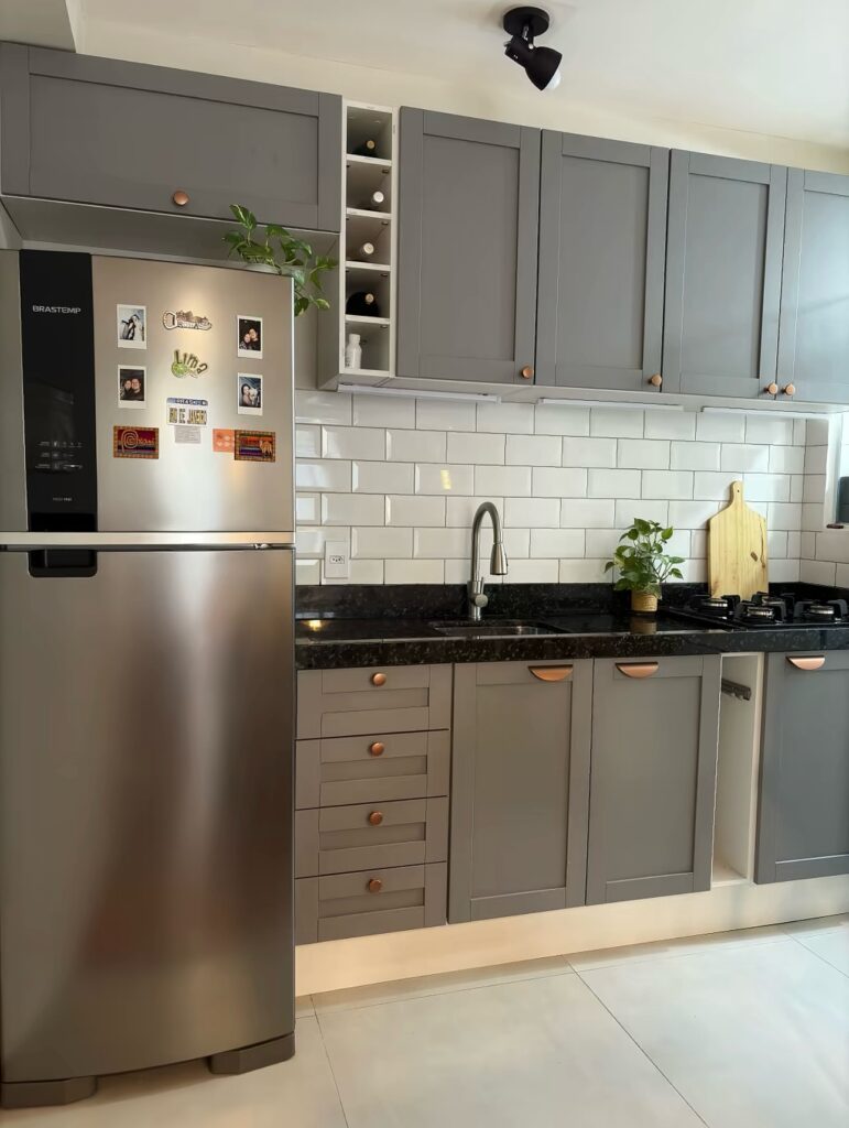 Cozinha modulada cinza