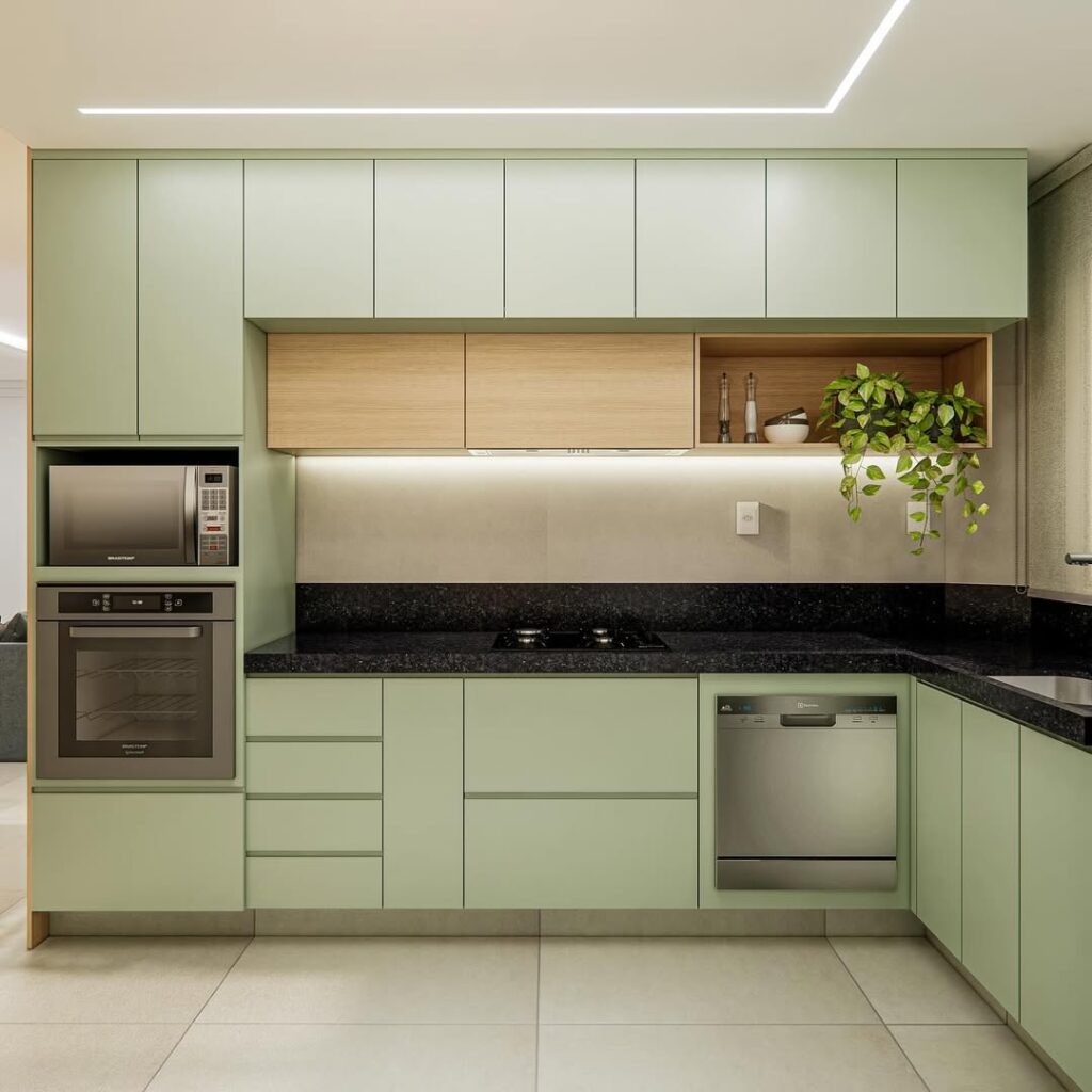 Cozinha verde-menta com bancada em granito cinza e eletrodomésticos embutidos