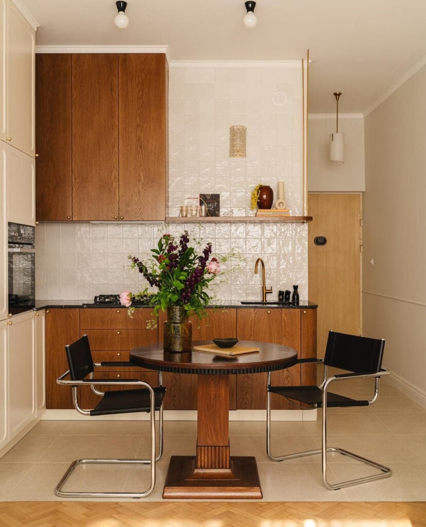 Cozinha com estilo mid century modern