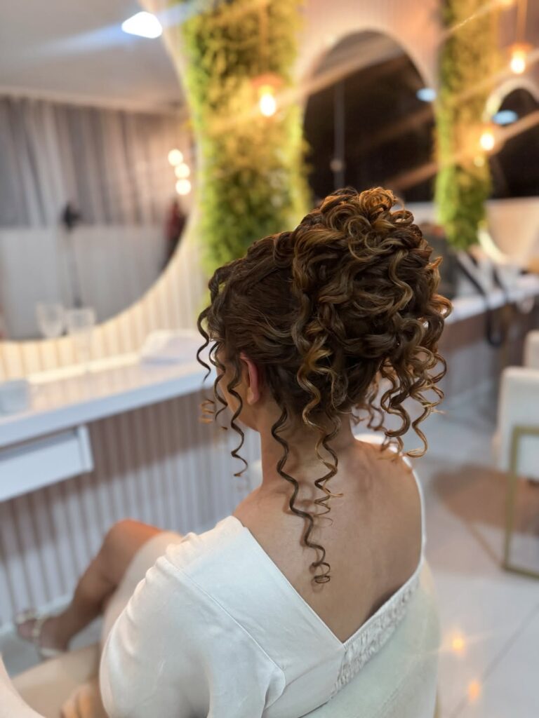 Penteado para madrinha de casamento