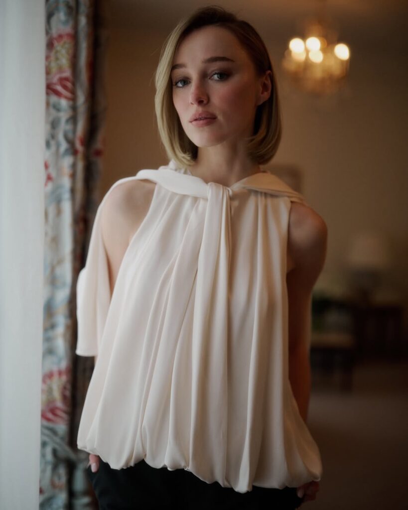 Imagem de Phoebe Dynevor 