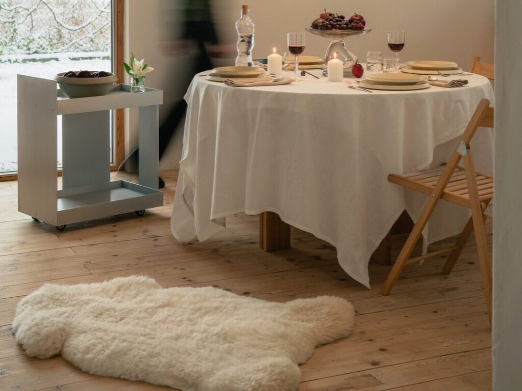 Sala de jantar com decoração para o inverno