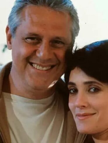 Homem e mulher sorrindo