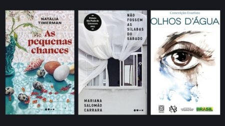 Fundo preto com capas de livros