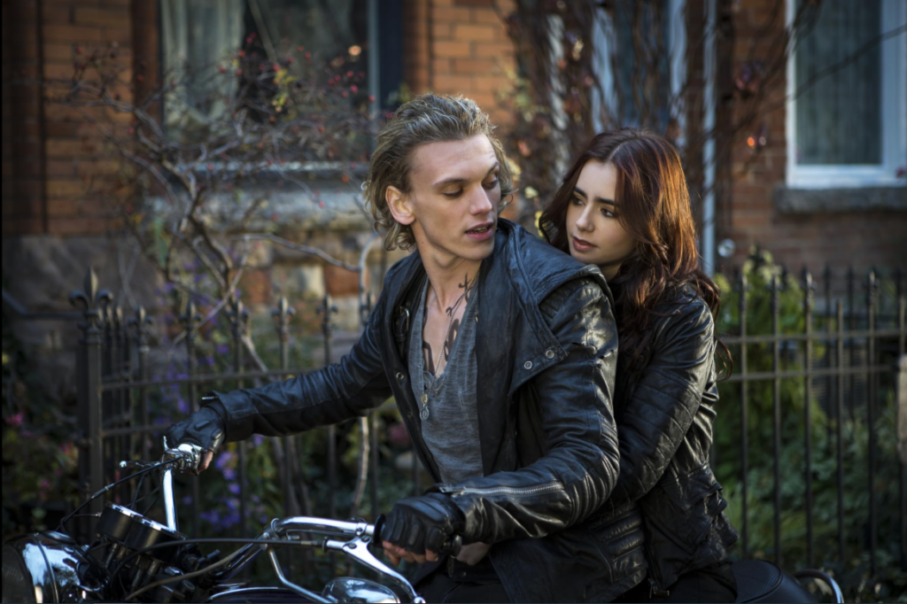 Jamie Campbell Bower e Lily Collins