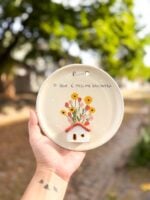 Pratinho decorativo para parede de cerâmica fria com casinha e flores