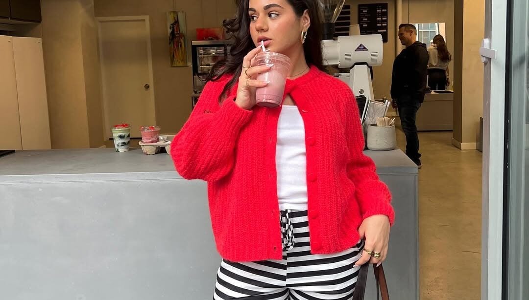Look com cardigan vermelho feminino