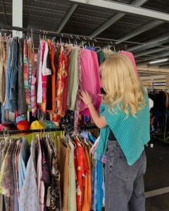 Dicas de como comprar em brechós