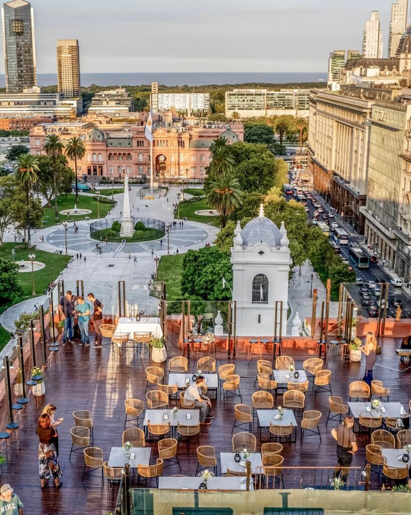 Plaza de Mayo e Casa Rosada ao fundo