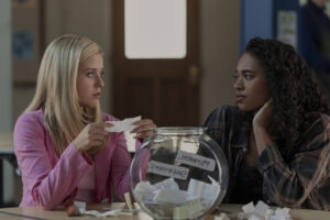 Atrizes Lexi Minetree, Chandler Kinney, de Elle