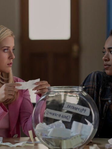 Atrizes Lexi Minetree, Chandler Kinney, de Elle