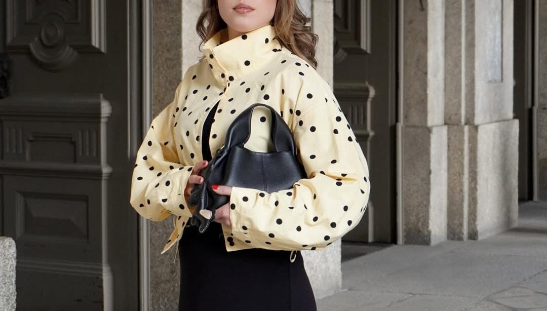 look com jaqueta de poá amarela