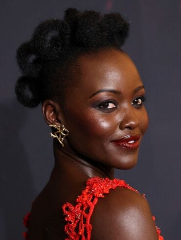 Lupita Nyong'o usa joias SAUER na Premiere do filme "The Odyssey”