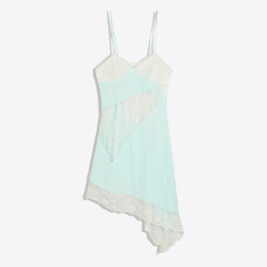 Vestido rendado estilo lingerie