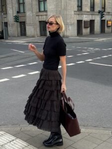 looks com saia e bota